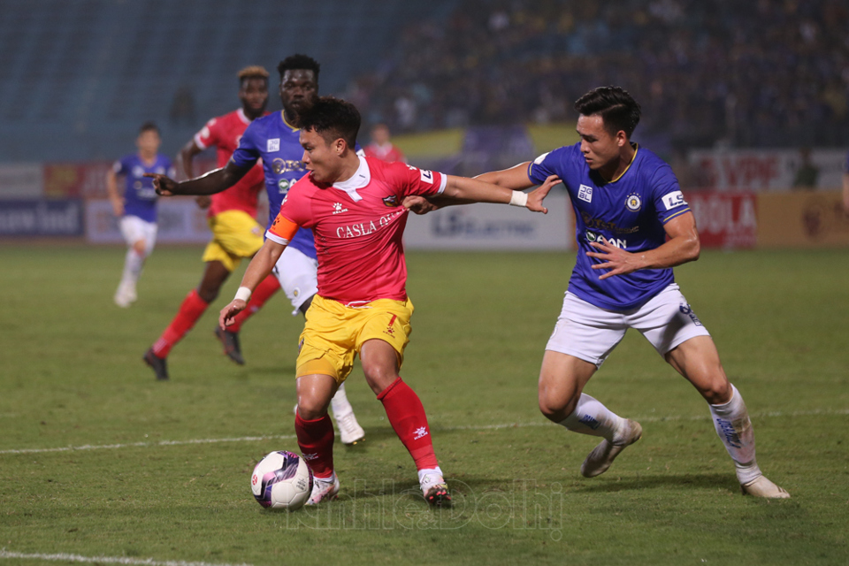 [Ảnh] Quang Hải xuất trận, Hà Nội FC vật vã cầm hoà trước đội bóng cuối bảng - Ảnh 1