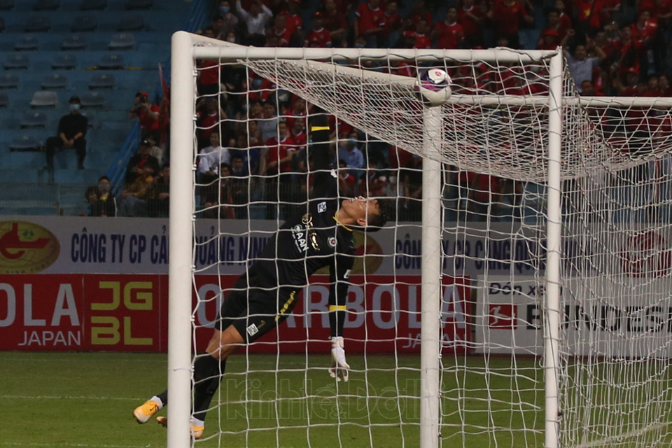 [Ảnh] Quang Hải xuất trận, Hà Nội FC vật vã cầm hoà trước đội bóng cuối bảng - Ảnh 6