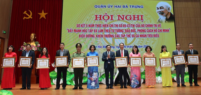 Quận Hai Bà Trưng: Biểu dương 63 tập thể, cá nhân tiêu biểu trong học tập, làm theo Bác - Ảnh 1