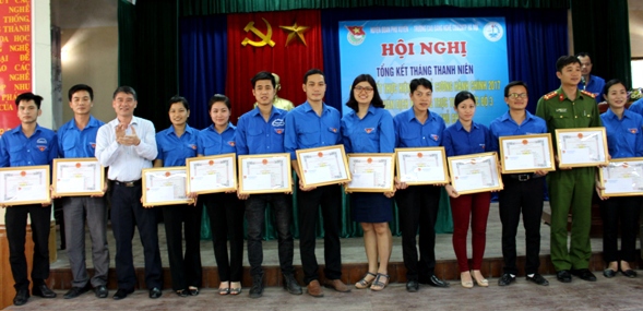Huyện đoàn Phú Xuyên cam kết thi đua thực hiện "Năm kỷ cương hành chính" - Ảnh 1