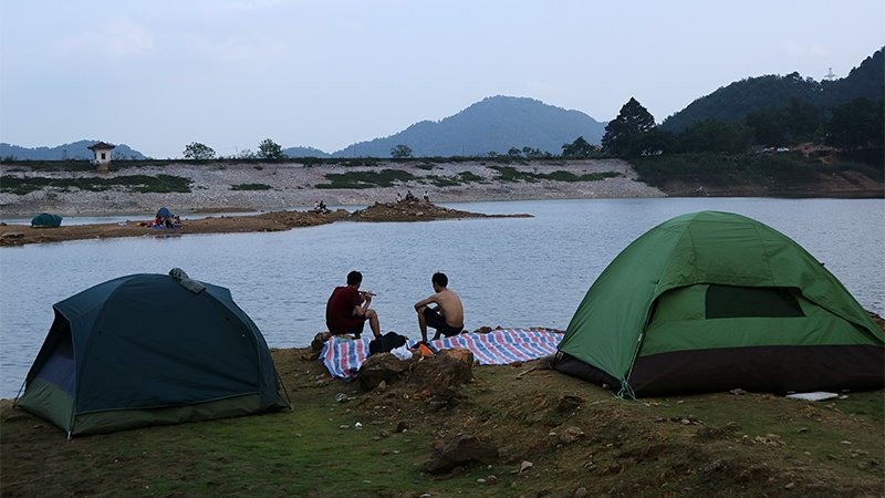 Hà Nội: Du khách hạ trại bên hồ Hàm Lợn ngập rác thải - Ảnh 12