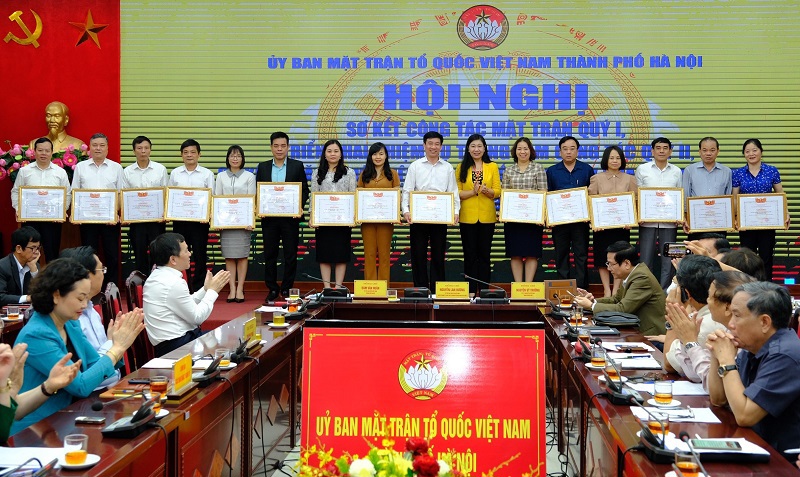 Ủy ban MTTQ Việt Nam TP: Biểu dương nhiều tập thể, cá nhân tiêu biểu trong thực hiện Chỉ thị 05-CT/TW và công tác mặt trận - Ảnh 3