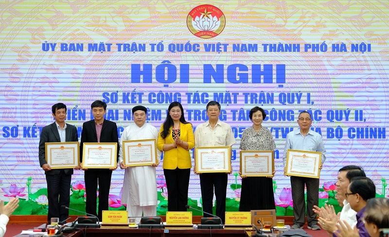 Ủy ban MTTQ Việt Nam TP: Biểu dương nhiều tập thể, cá nhân tiêu biểu trong thực hiện Chỉ thị 05-CT/TW và công tác mặt trận - Ảnh 1