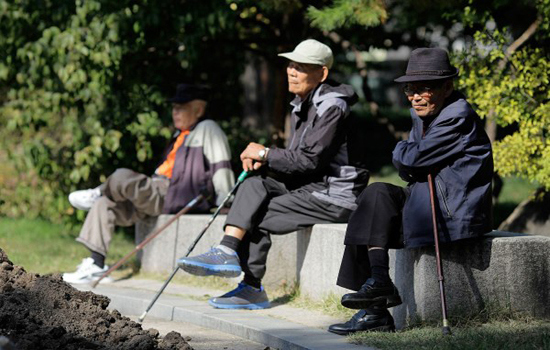 Châu Á đối mặt với nguy cơ "già trước khi giàu" - Ảnh 1