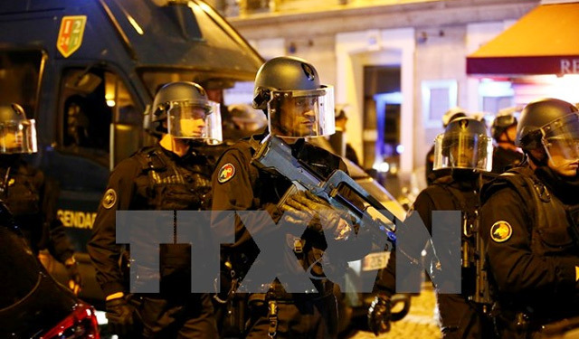 IS thừa nhận tiến hành vụ nổ súng trên Đại lộ Champs-Elysees - Ảnh 1