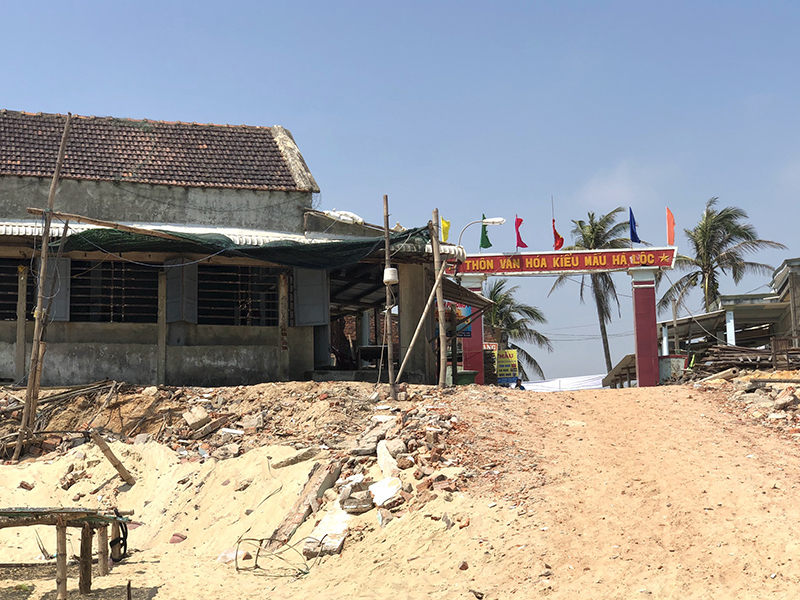 Quảng Nam: Hàng chục nhà dân nguy cơ bị biển “nuốt trôi” - Ảnh 8