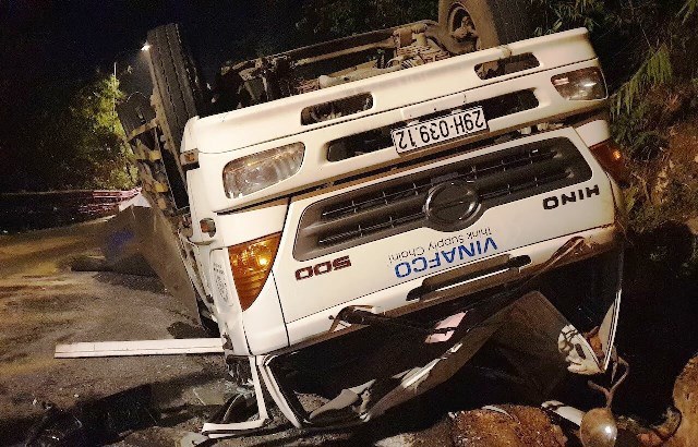 Tai nạn giao thông mới nhất hôm nay 3/4: 2 nữ sinh tử vong thương tâm trong vụ xe tải “ngửa bụng” trên đèo Bảo Lộc - Ảnh 3