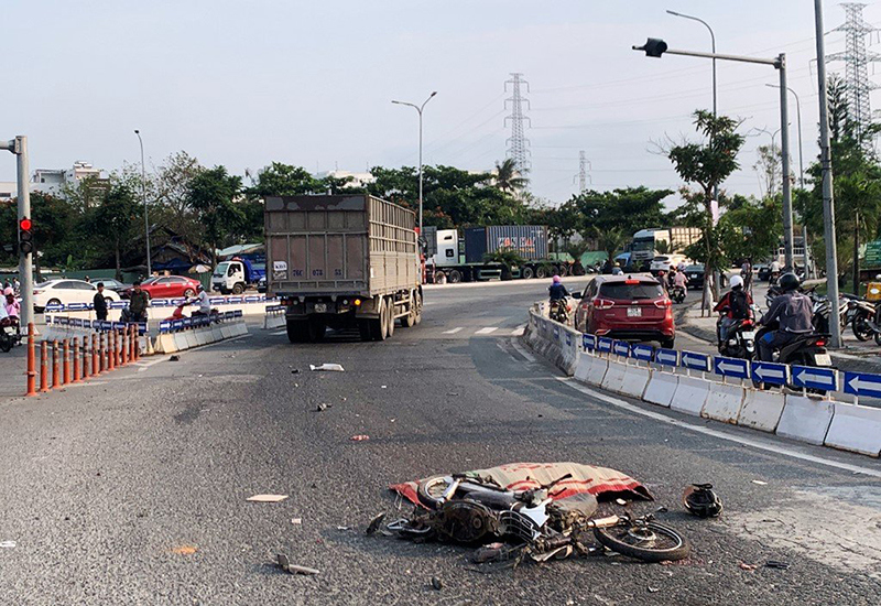 Đà Nẵng: Chạy xe máy nhầm làn ô tô, người đàn ông bị đâm tử vong - Ảnh 1