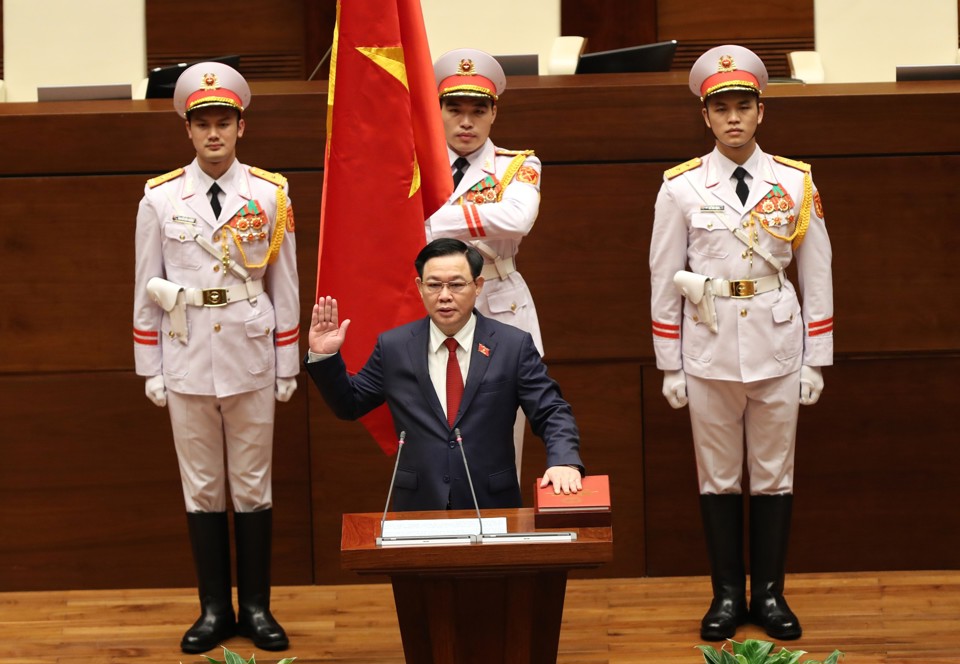 [Ảnh] Tân Chủ tịch Quốc hội Vương Đình Huệ tuyên thệ nhậm chức, điều hành phiên họp - Ảnh 4