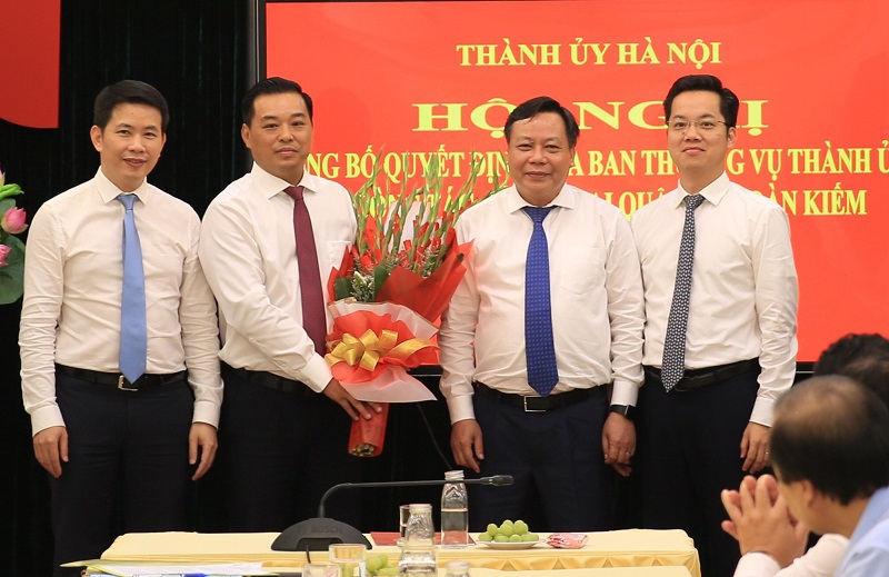 Ông Đinh Hồng Phong giữ chức Phó Bí thư Quận ủy Hoàn Kiếm - Ảnh 2
