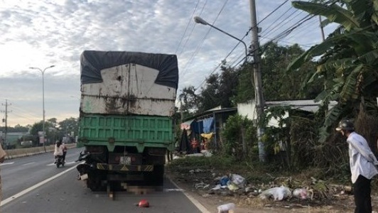 Tai nạn giao thông mới nhất hôm nay 1/4: Bất cẩn tông vào xe ben, nam thanh niên tử vong tại chỗ - Ảnh 2