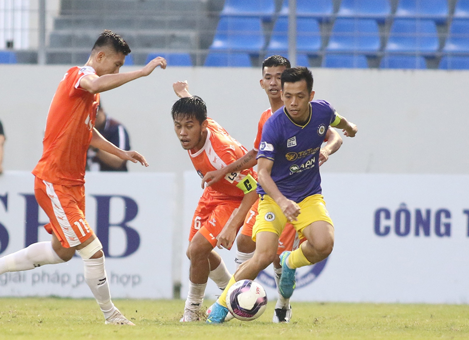 Văn Quyết và Việt Anh lĩnh án phạt nặng sau vòng 7 V-League 2021 - Ảnh 1