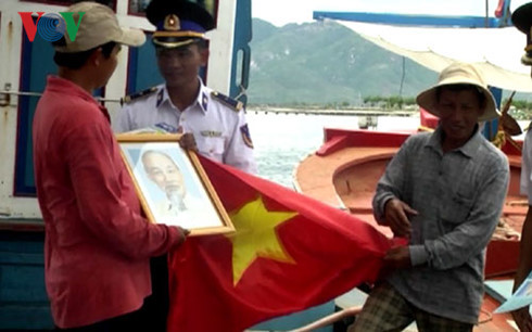 Cảnh sát biển Việt Nam: Không để ngư dân đơn độc nơi biển xa - Ảnh 1