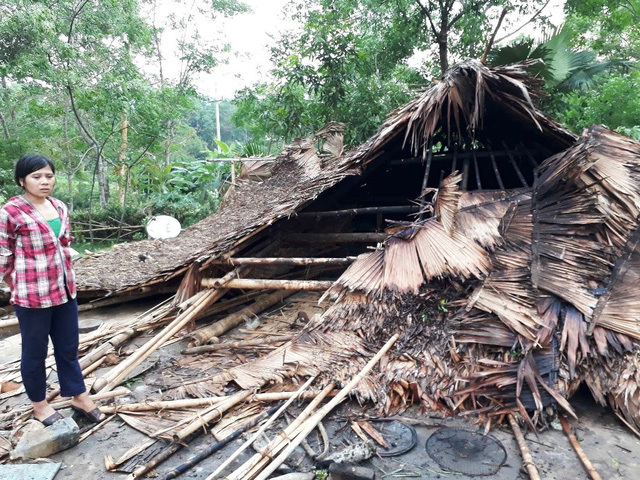 Nghệ An: Lốc lớn kèm mưa đá, nhà sập đè lên 3 mẹ con - Ảnh 4