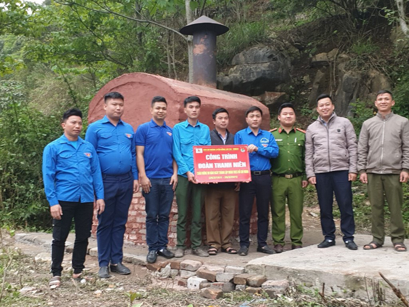 Đoàn Thanh niên Chi nhánh Luyện đồng Lào Cai – VIMICO: Trao tặng Lò xử lý rác thải cho xã Tả Gia Khâu - Ảnh 1