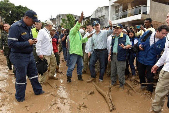 Chùm ảnh vụ lở đất kinh hoàng ở Colombia khiến 254 người thiệt mạng - Ảnh 1