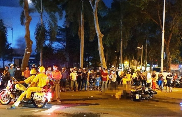 TP Hồ Chí Minh: 2 xe máy va chạm kinh hoàng, một người tử vong tại chỗ - Ảnh 2