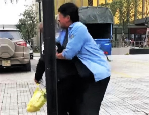 Hà Tĩnh: Triệu tập tài xế xe 'dù' giả xe buýt hành hung khách - Ảnh 1