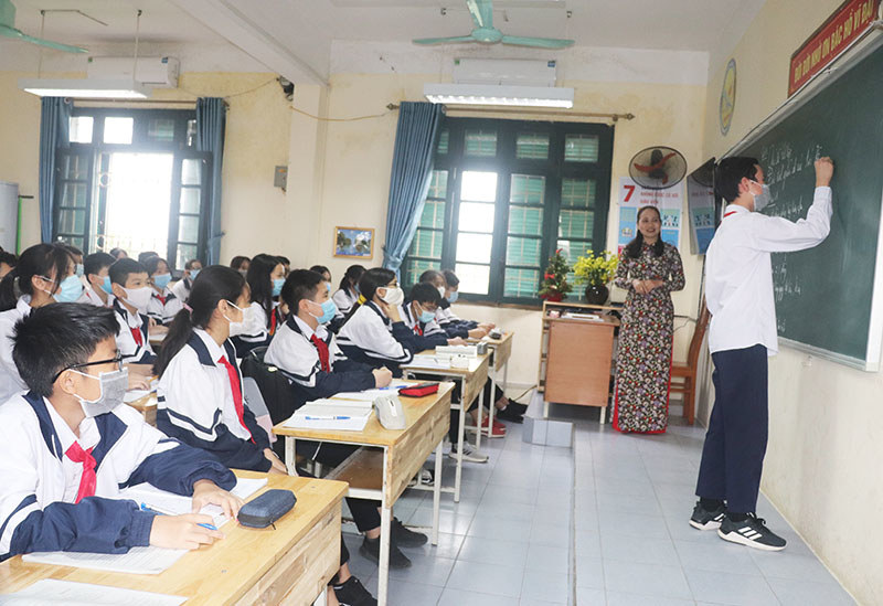 Hà Nội: Ngày đầu trở lại trường của học sinh sau kỳ nghỉ dài 30 ngày - Ảnh 16