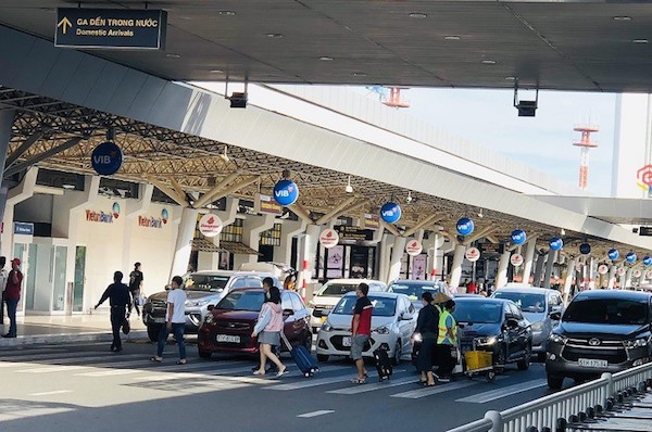 TP Hồ Chí Minh chính thức lên tiếng về việc phân làn đón khách ở sân bay Tân Sơn Nhất - Ảnh 3