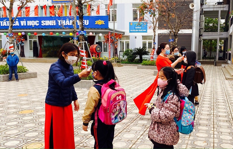Chùm ảnh: Học sinh quận Thanh Xuân trở lại trường - Ảnh 1