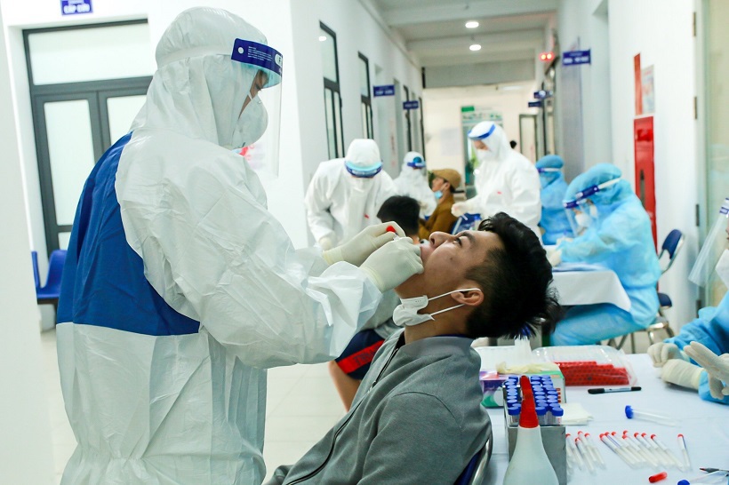 Quận Thanh Xuân: 3.400 người trở về từ vùng dịch được xét nghiệm SARS-CoV-2 - Ảnh 1