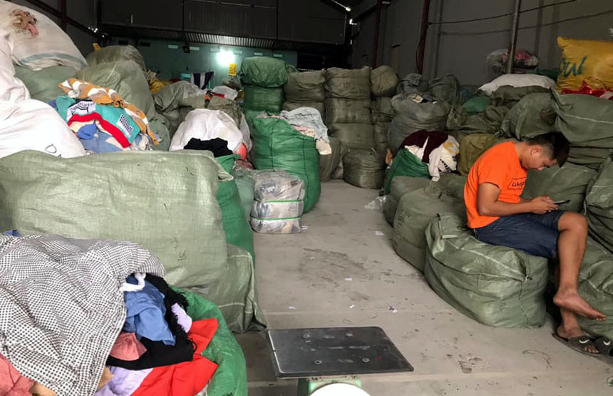 Tạm giữ 28,3 tấn quần áo đã qua sử dụng nhập lậu - Ảnh 2