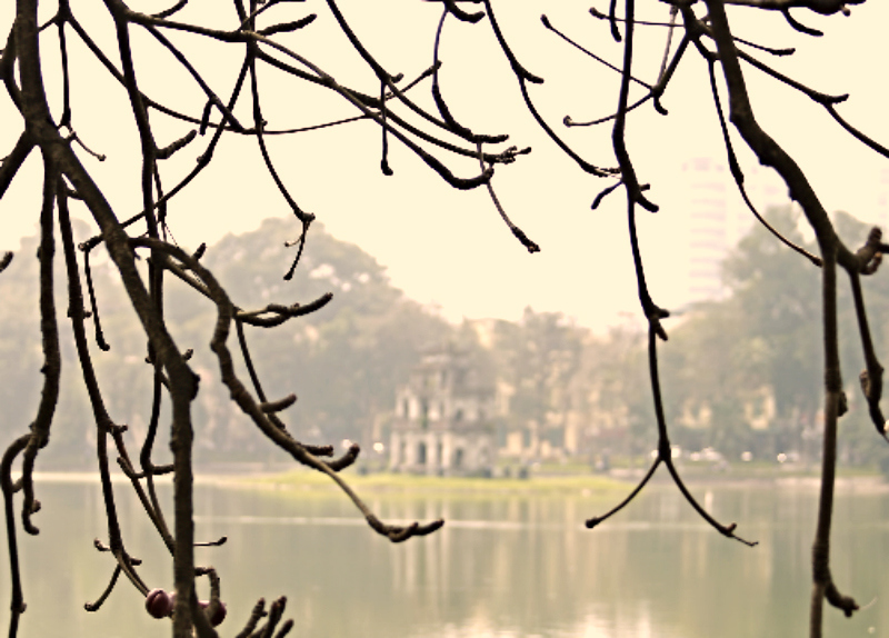 Hồ Gươm đẹp hoài cổ mùa cây trụi lá - Ảnh 13