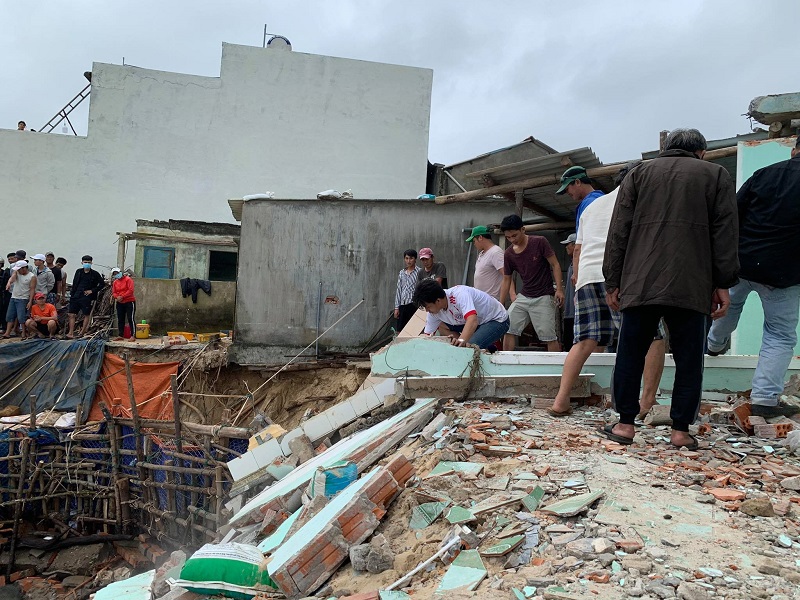 Quảng Ngãi: Bờ biển sạt lở nghiêm trọng, địa phương kiến nghị ban bố tình trạng khẩn cấp - Ảnh 2