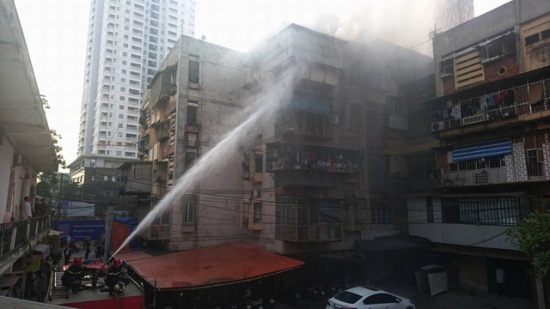Hà Nội: Cháy căn hộ tầng 5 khu tập thể dược trên phố Láng Hạ - Ảnh 3