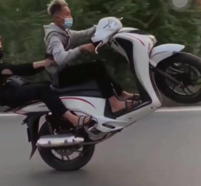 Thái Nguyên Khởi tố ông già Noel bốc đầu xe máy trên cao tốc  Pháp luật   Vietnam VietnamPlus
