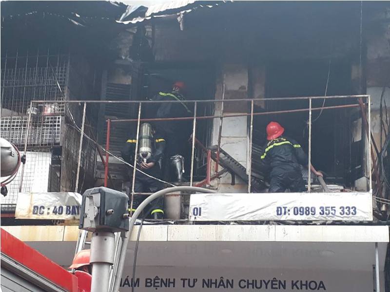 Hà Nội: Cháy nhà trên phố Bát Đàn, một người tử vong - Ảnh 8