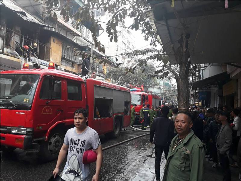 Hà Nội: Cháy nhà trên phố Bát Đàn, một người tử vong - Ảnh 6