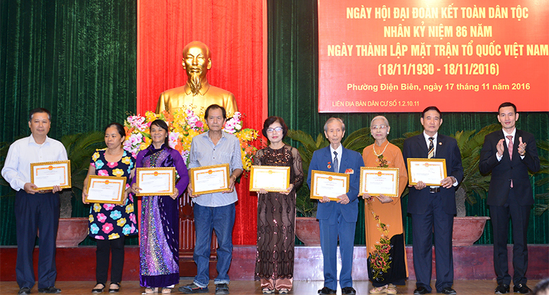 Thủ tướng Nguyễn Xuân Phúc dự ngày hội đại đoàn kết toàn dân tộc tại phường Điện Biên - Ảnh 5