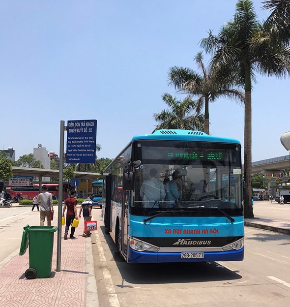 Hà Nội: Nâng cao chất lượng dịch vụ, khuyến khích người dân sử dụng xe buýt - Ảnh 1