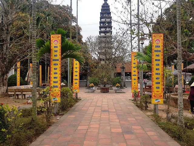 Cảnh tượng hiếm thấy tại các di tích đền, chùa ở Nam Định trong mùa lễ hội - Ảnh 2