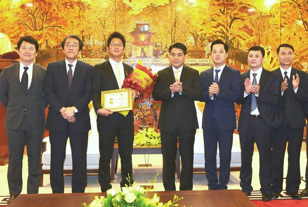 Bí thư thứ nhất Đại sứ quán Nhật Bản nhận danh hiệu “Vì sự nghiệp xây dựng Thủ đô” - Ảnh 2