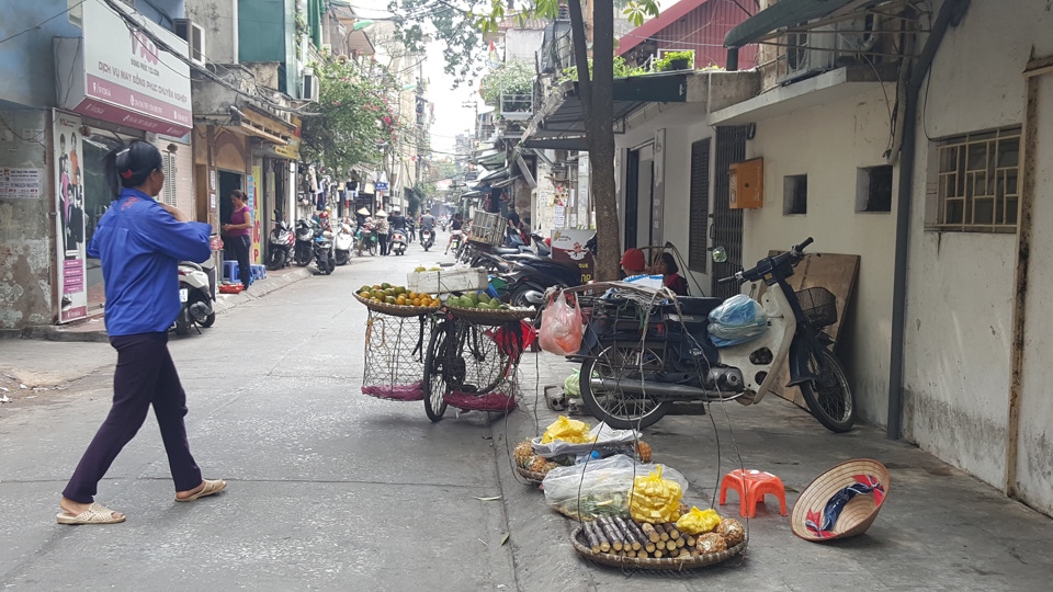 Nhiều vi phạm trật tự đô thị trên phố Vọng Hà, Hàm Tử Quan - Ảnh 5