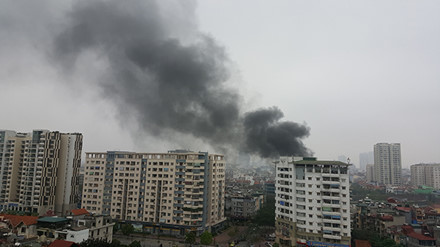 Cháy lớn tại khu đô thị mới Yên Hòa - Ảnh 1
