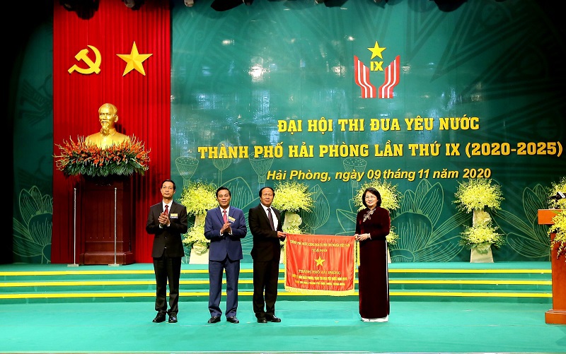 Phó Chủ tịch nước Đặng Thị Ngọc Thịnh trao Cờ thi đua cho TP Hải Phòng - Ảnh 3