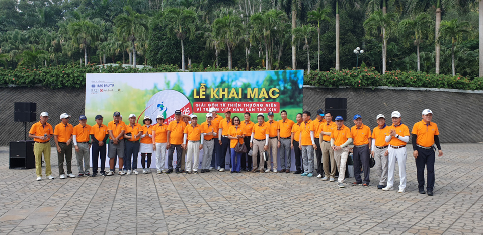Giải Golf từ thiện Vì trẻ em Việt Nam hỗ trợ 1 tỷ đồng cho học sinh, sinh viên tại các tỉnh miền Trung - Ảnh 1