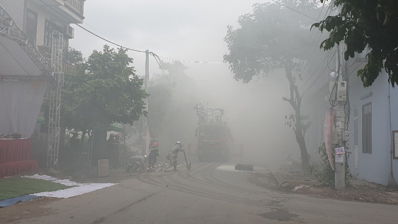 Hà Nội: Cứu nhiều người mắc kẹt trong đám cháy giả định ở Cụm công nghiệp làng nghề Tân Hội - Ảnh 3