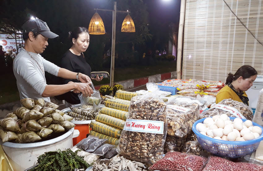 Khai mạc Hội chợ đặc sản vùng miền Việt Nam - Ảnh 2