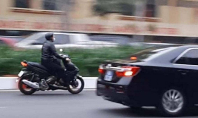 Hà Nội: Xử lý nghiêm nam thanh niên phóng xe máy vượt đoàn xe phục vụ Đại hội Đảng - Ảnh 1