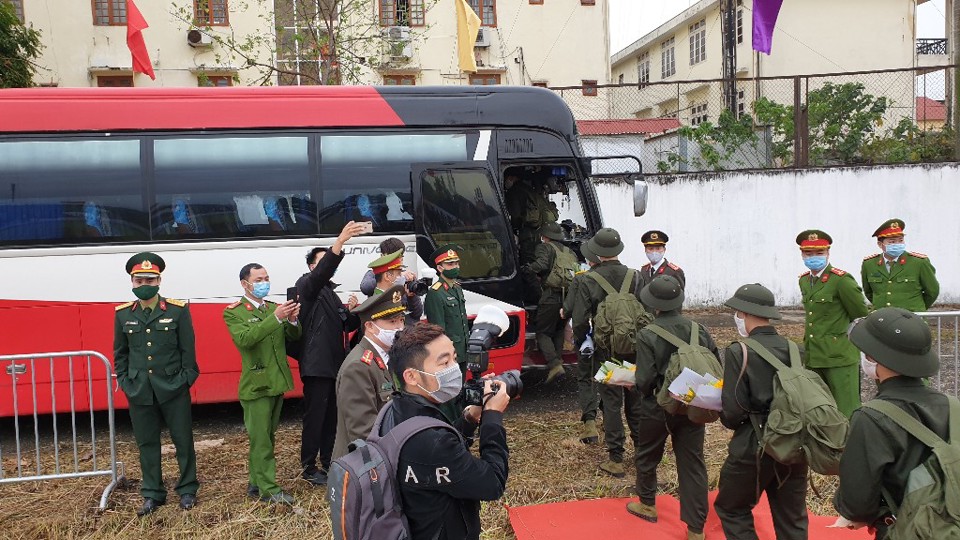 Huyện Đan Phượng: 141 thanh niên hăng hái tòng quân - Ảnh 7