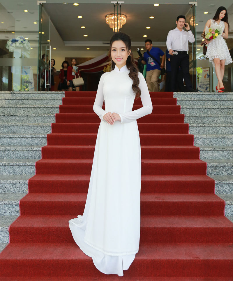 Hoa hậu Mỹ Linh khoe vẻ đẹp tinh khôi, dịu dàng - Ảnh 12