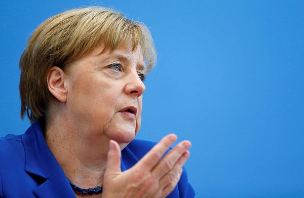 Bà Merkel và gánh nặng "cứu" thế giới - Ảnh 1