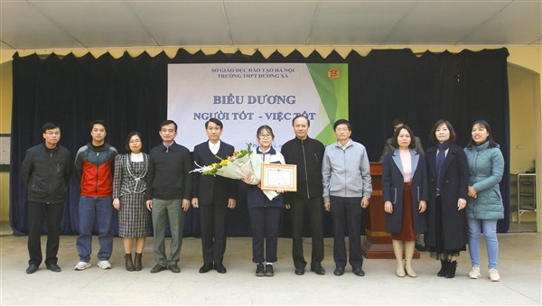 Huyện Gia Lâm khen thưởng đột xuất 1 học sinh trường THPT Dương Xá - Ảnh 1
