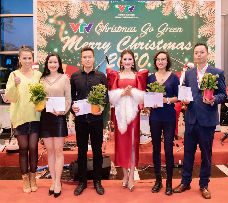 Hoa khôi tài sắc Hồ Như Quỳnh làm giám khảo VTV Christmas Go Green - Ảnh 4