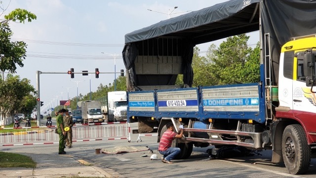 Tai nạn giao thông mới nhất hôm nay 28/12: Xe tải va chạm xe máy, một người tử vong - Ảnh 1